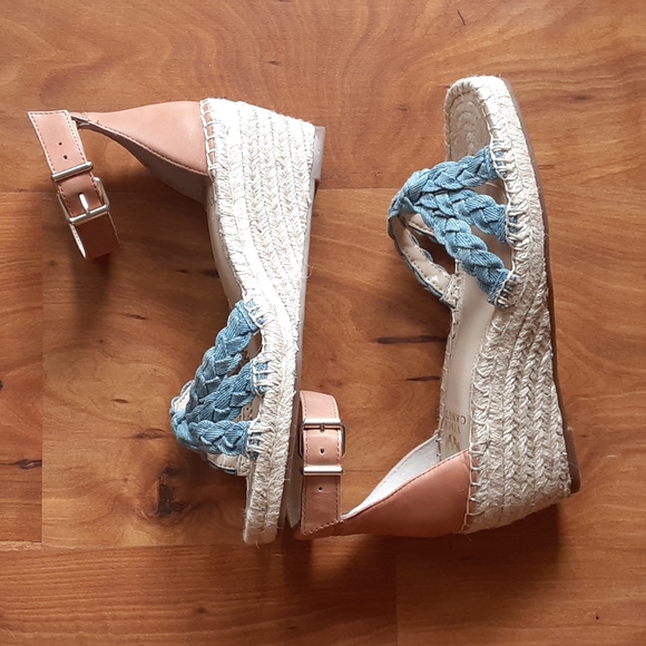 Vince Camuto wedge sandal - Picture 4 of 11